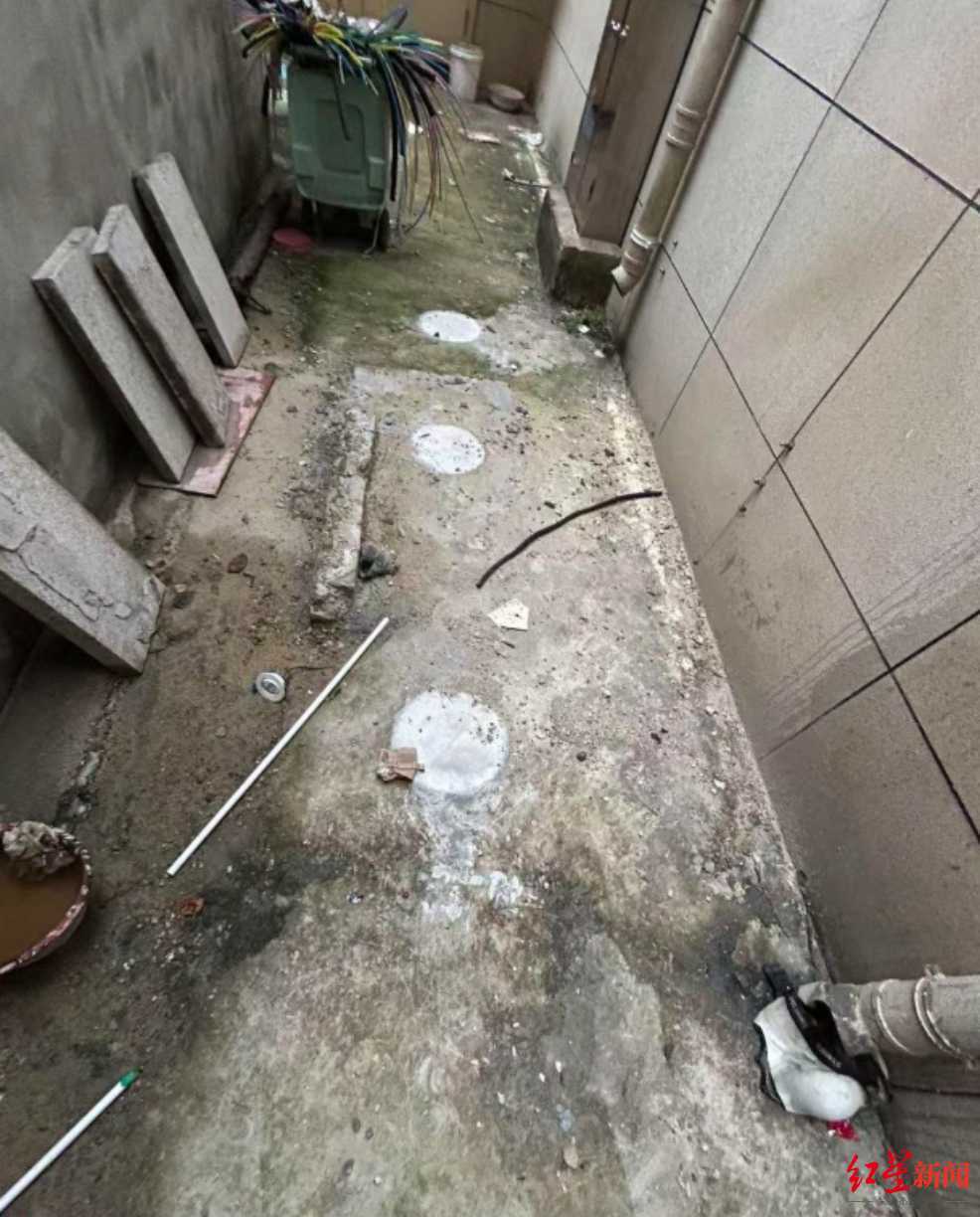 探訪“業(yè)主私挖近300平方米地下室”現(xiàn)場：被挖區(qū)域已回填至地面<strong></p>
<p>宏鑫機械設備有限公司
</strong>，涉案業(yè)主擔任多家公司高管:宏鑫機械設備有限公司
