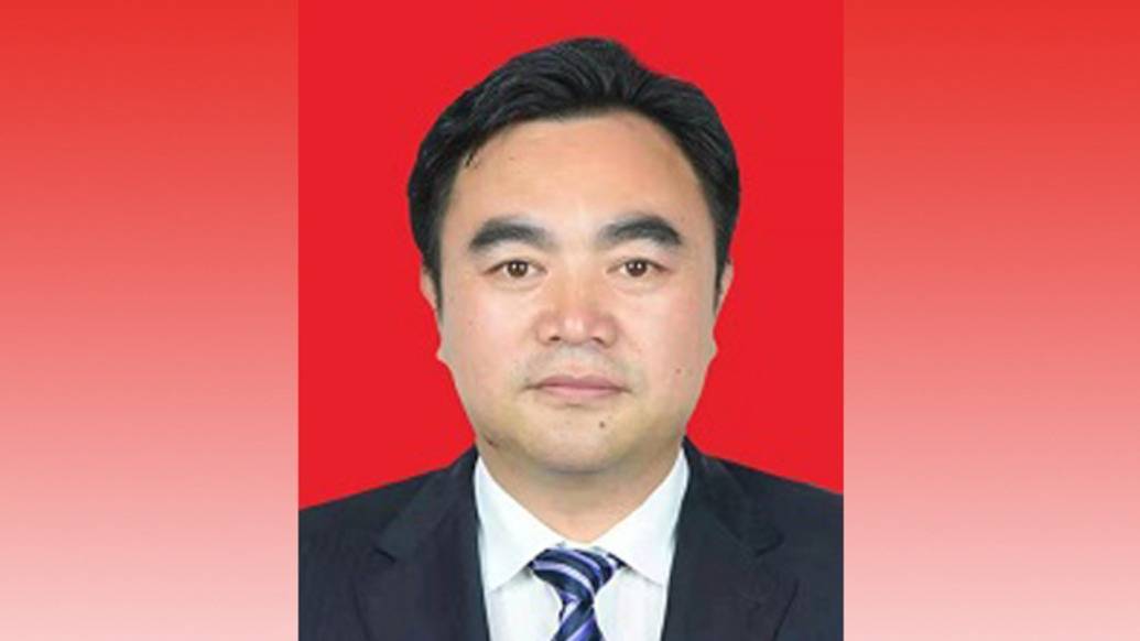 眉山市委常委、組織部部長、秘書長高立新調(diào)任四川省政府駐京辦:宏鑫機(jī)械設(shè)備有限公司
