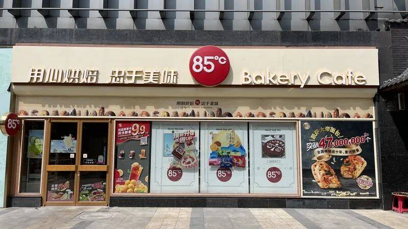 1年關(guān)閉超80家門店！曾火到擠不進(jìn)<strong></p>
<p>宏鑫機(jī)械設(shè)備有限公司
</strong>，知名品牌回應(yīng):宏鑫機(jī)械設(shè)備有限公司

