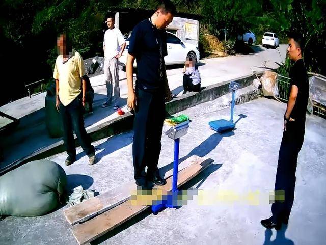 100斤玉米上秤秒變60斤？貴州一村民遭“鬼秤”騙糧！民警出手<strong></p>
<p>宏鑫機(jī)械設(shè)備有限公司
</strong>，5人被拘:宏鑫機(jī)械設(shè)備有限公司
