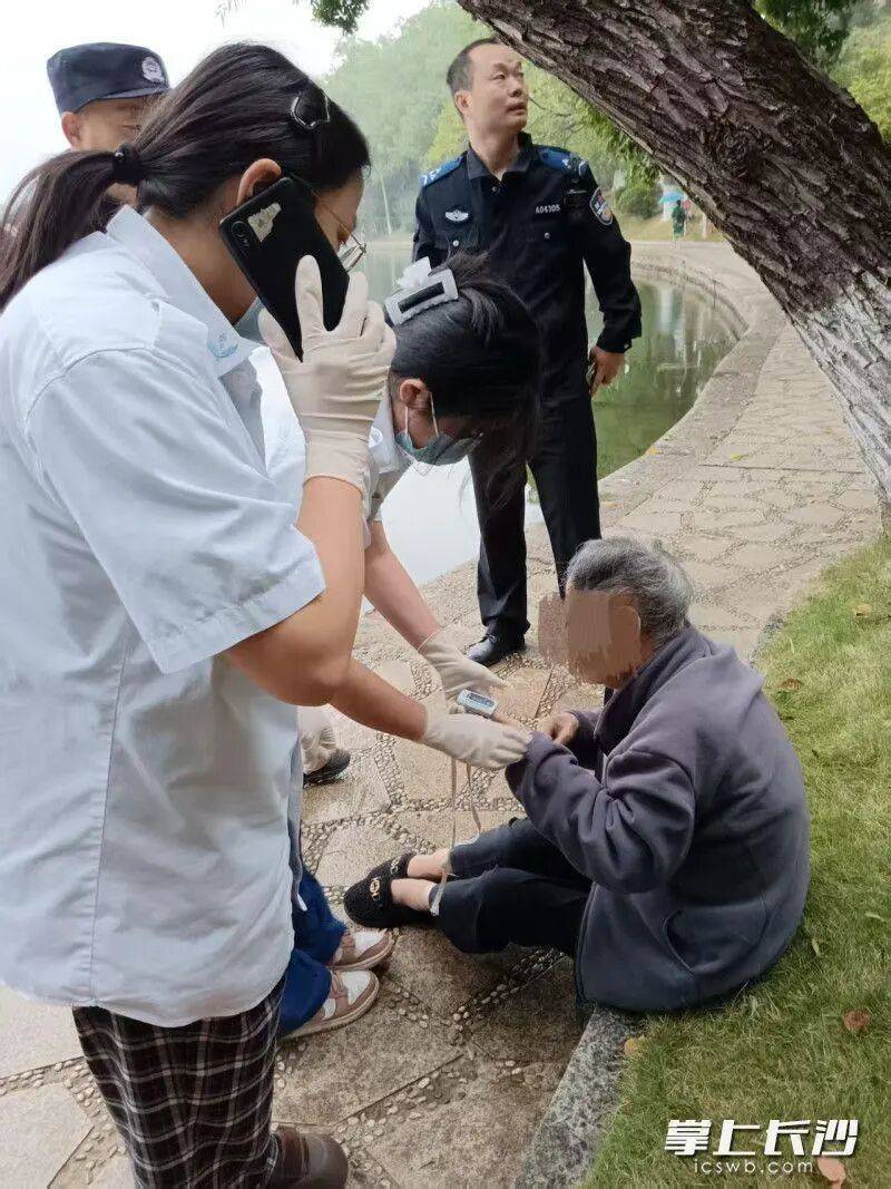 事發(fā)湖南烈士公園！80多歲老人不慎落湖<strong></p>
<p>宏鑫機械設(shè)備有限公司
</strong>，眾多市民合力救助:宏鑫機械設(shè)備有限公司

