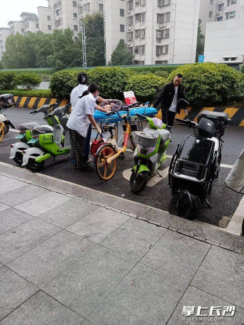 事發(fā)湖南烈士公園！80多歲老人不慎落湖<strong></p>
<p>宏鑫機械設(shè)備有限公司
</strong>，眾多市民合力救助:宏鑫機械設(shè)備有限公司
