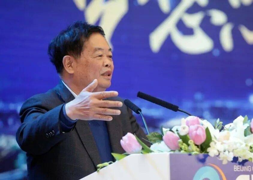 福耀玻璃：曹德旺辭去董事長職務(wù)，選舉曹暉為新董事長:宏鑫機械設(shè)備有限公司
