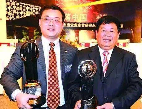 79歲“玻璃大王”曹德旺卸任福耀玻璃董事長，正式交棒長子曹暉:宏鑫機械設(shè)備有限公司
