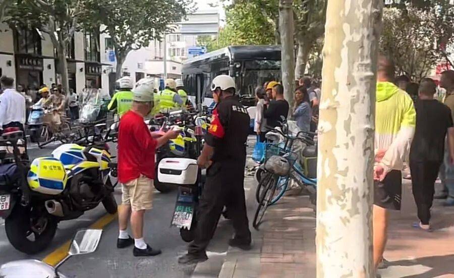上海警方：葉某（男<strong></p>
<p>宏鑫機(jī)械設(shè)備有限公司
</strong>，57歲）尋釁滋事，已被拘！:宏鑫機(jī)械設(shè)備有限公司

