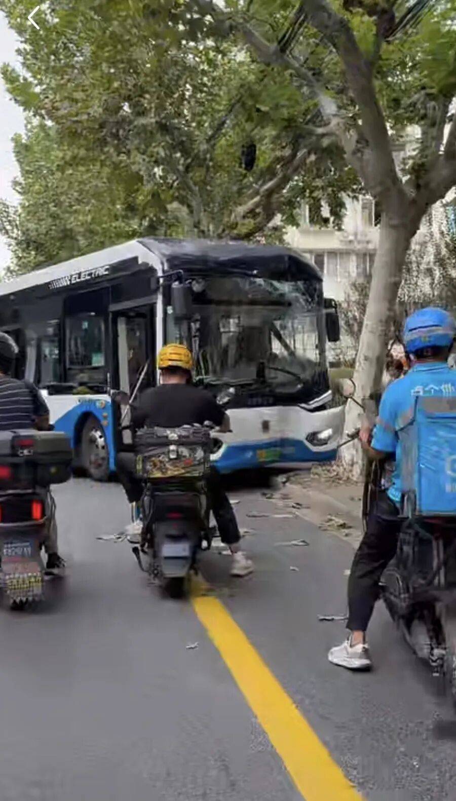 上海警方：葉某（男<strong></p>
<p>宏鑫機(jī)械設(shè)備有限公司
</strong>，57歲）尋釁滋事，已被拘！:宏鑫機(jī)械設(shè)備有限公司
