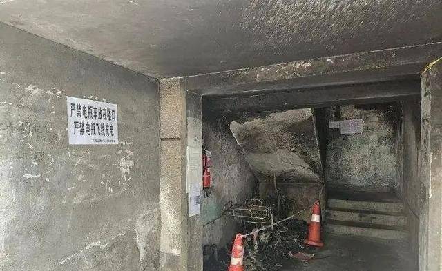 僅僅30秒<strong></p>
<p>宏鑫機(jī)械設(shè)備有限公司
</strong>，男子全身燒傷90%！別再這樣充電！:宏鑫機(jī)械設(shè)備有限公司
