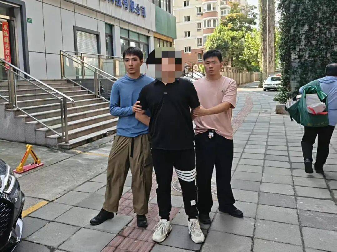 “我的微信名不叫這個<strong></p>
<p>宏鑫機械設(shè)備有限公司
</strong>，太惡心了吧”！上海一對房東房客，被中介做局了:宏鑫機械設(shè)備有限公司
