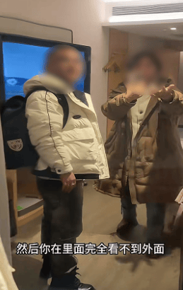 女子延吉住酒店發(fā)現(xiàn)落地窗室內(nèi)看不到外面<strong></p>
<p>宏鑫機(jī)械設(shè)備有限公司
</strong>，室外高清觀看室內(nèi)？工作人員：是單向膜:宏鑫機(jī)械設(shè)備有限公司
