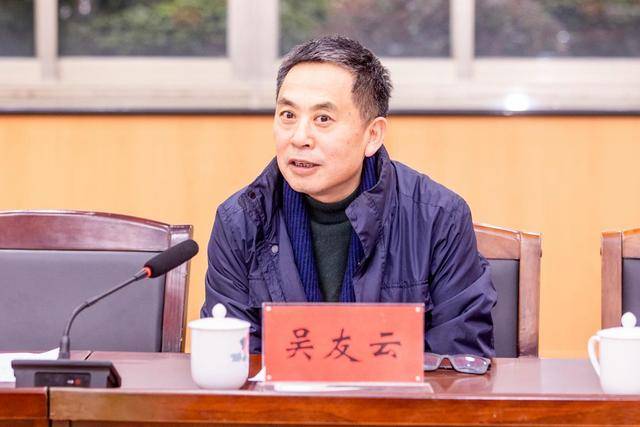 湖南通報：吳友云<strong></p>
<p>宏鑫機械設(shè)備有限公司
</strong>，主動向組織交代問題:宏鑫機械設(shè)備有限公司
