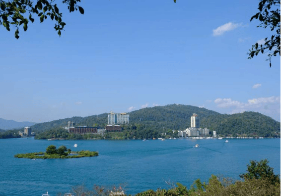 支持率領(lǐng)先<strong></p>
<p>宏鑫機(jī)械設(shè)備有限公司
</strong>，藍(lán)營全線倒向鄭麗文？局勢緊張之際，第二個(gè)馬英九出現(xiàn)，承諾當(dāng)選率團(tuán)訪陸:宏鑫機(jī)械設(shè)備有限公司
