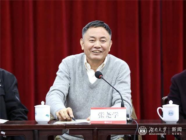 中紀委晚間通報:69歲副部級“院士校長”<strong></p>
<p>宏鑫機械設備有限公司
</strong>,退休8年后被查:宏鑫機械設備有限公司