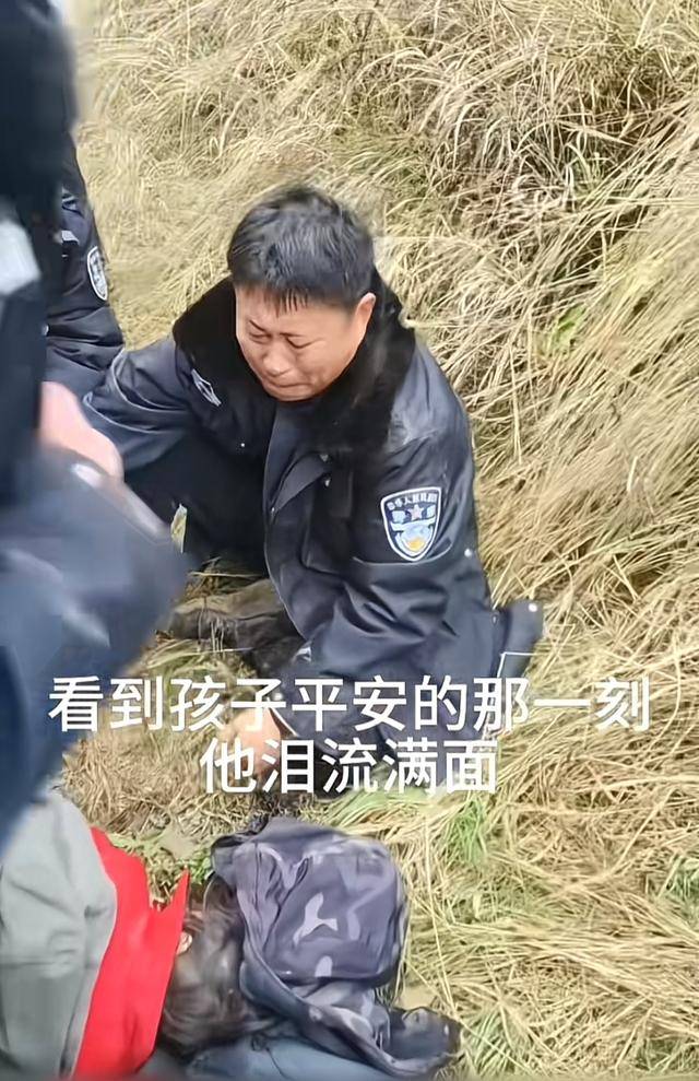 遼寧4歲女童被找到后<strong></p>
<p>宏鑫機(jī)械設(shè)備有限公司
</strong>，一身泥濘的派出所所長(zhǎng)坐地心疼直哭，民警：這是咱們的本職工作:宏鑫機(jī)械設(shè)備有限公司
