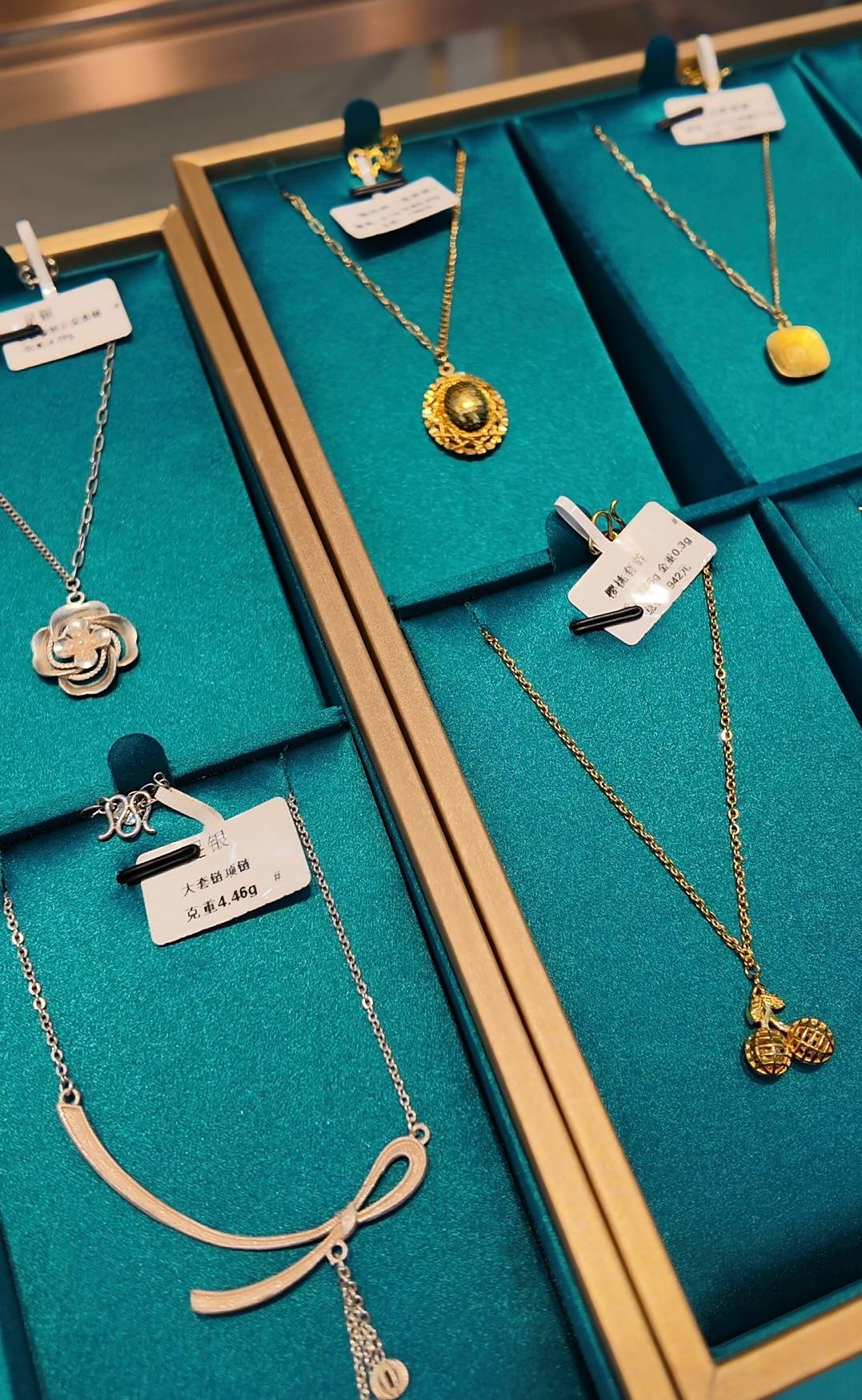 金價暴漲后打金店客流增加：有新人結(jié)婚用“金包銀”當平替省下5萬<strong></p>
<p>宏鑫機械設(shè)備有限公司
</strong>，有人用舊金翻新款式:宏鑫機械設(shè)備有限公司
