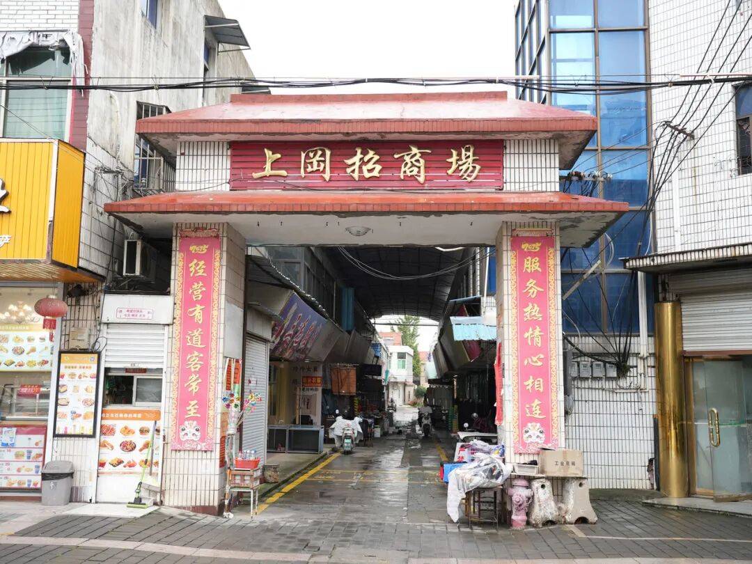 江蘇鹽城一鎮(zhèn)政府被實(shí)名舉報(bào)<strong></p>
<p>宏鑫機(jī)械設(shè)備有限公司
</strong>，招商協(xié)議變“廢紙”，拖欠企業(yè)兩千余萬元超十年，孰是孰非？:宏鑫機(jī)械設(shè)備有限公司
