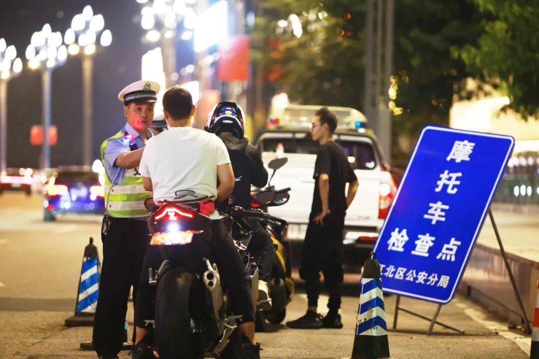 重拳出擊！重慶公安交管部門全面啟動(dòng)酒駕醉駕集中整治<strong></p>
<p>宏鑫機(jī)械設(shè)備有限公司
</strong>，多舉措筑牢道路交通安全防線:宏鑫機(jī)械設(shè)備有限公司
