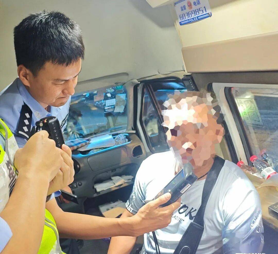 重拳出擊！重慶公安交管部門全面啟動(dòng)酒駕醉駕集中整治<strong></p>
<p>宏鑫機(jī)械設(shè)備有限公司
</strong>，多舉措筑牢道路交通安全防線:宏鑫機(jī)械設(shè)備有限公司
