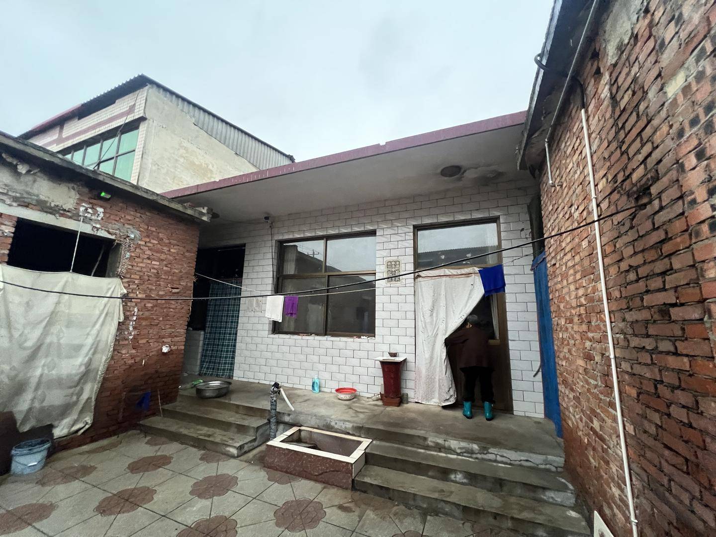 妻子患癌去世前被三次起訴離婚<strong></p>
<p>宏鑫機(jī)械設(shè)備有限公司
</strong>，前夫遺棄罪因證據(jù)不足被駁回｜在場:宏鑫機(jī)械設(shè)備有限公司
