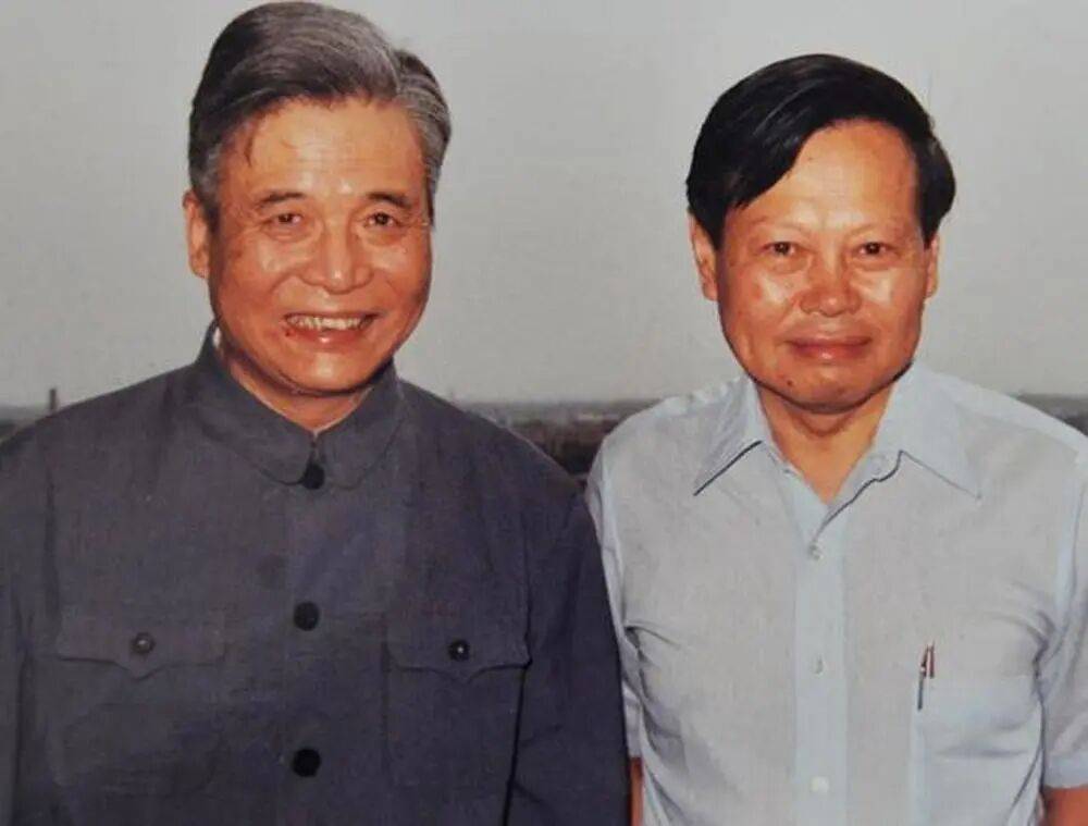 “大先生”千古<strong></p>
<p>宏鑫機(jī)械設(shè)備有限公司
</strong>，楊振寧的一生:宏鑫機(jī)械設(shè)備有限公司
