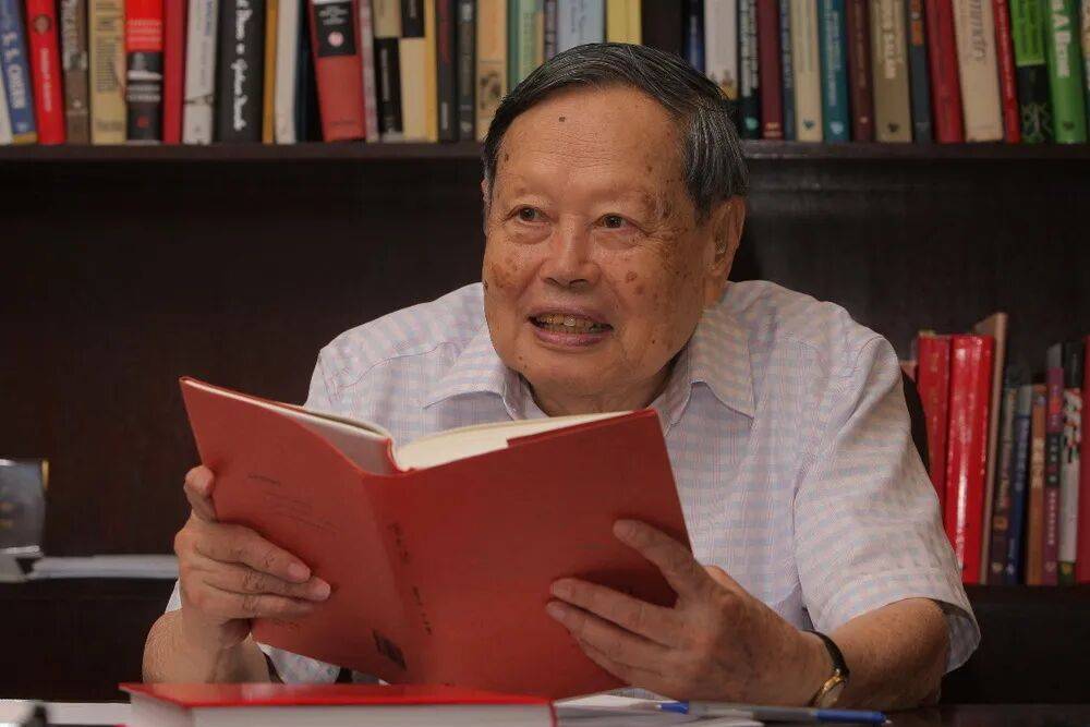 “大先生”千古<strong></p>
<p>宏鑫機(jī)械設(shè)備有限公司
</strong>，楊振寧的一生:宏鑫機(jī)械設(shè)備有限公司
