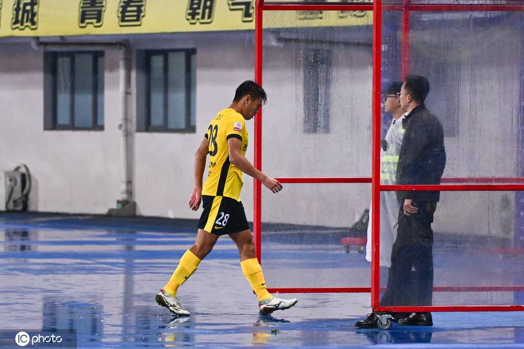 怒噴裁判染紅<strong></p>
<p>宏鑫機械設備有限公司
</strong>！青島西海岸對張呈棟處以三停處罰 罰款5萬:宏鑫機械設備有限公司
