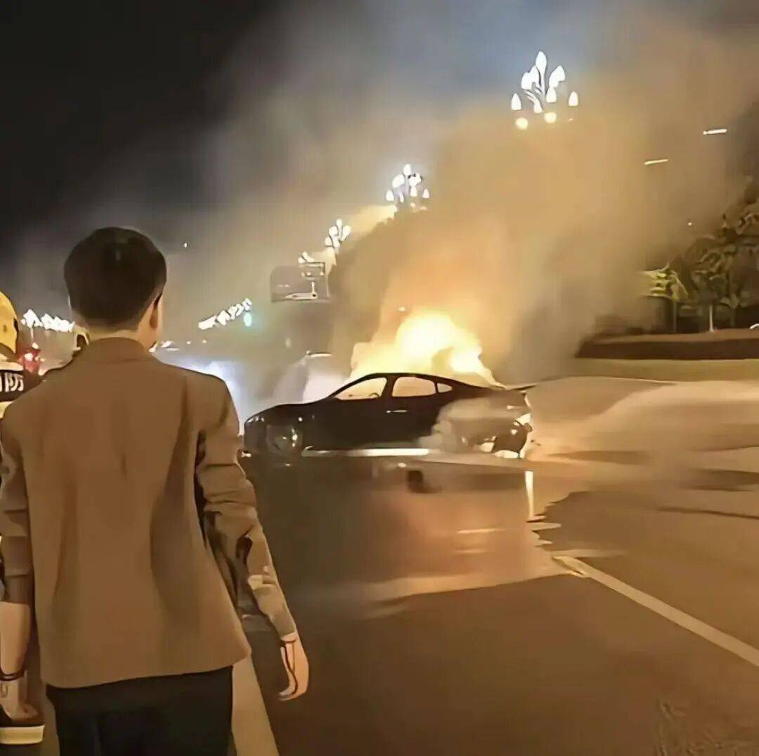 “打不開的車門”為何成致命陷阱？:宏鑫機械設(shè)備有限公司
