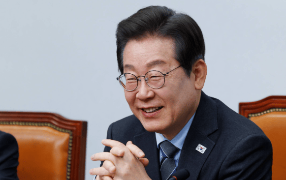 中美激烈交鋒之際<strong></p>
<p>宏鑫機(jī)械設(shè)備有限公司
</strong>，韓國闖出大禍！商務(wù)部官宣，收到中方制裁令的當(dāng)天，李在明就知道事情麻煩了:宏鑫機(jī)械設(shè)備有限公司
