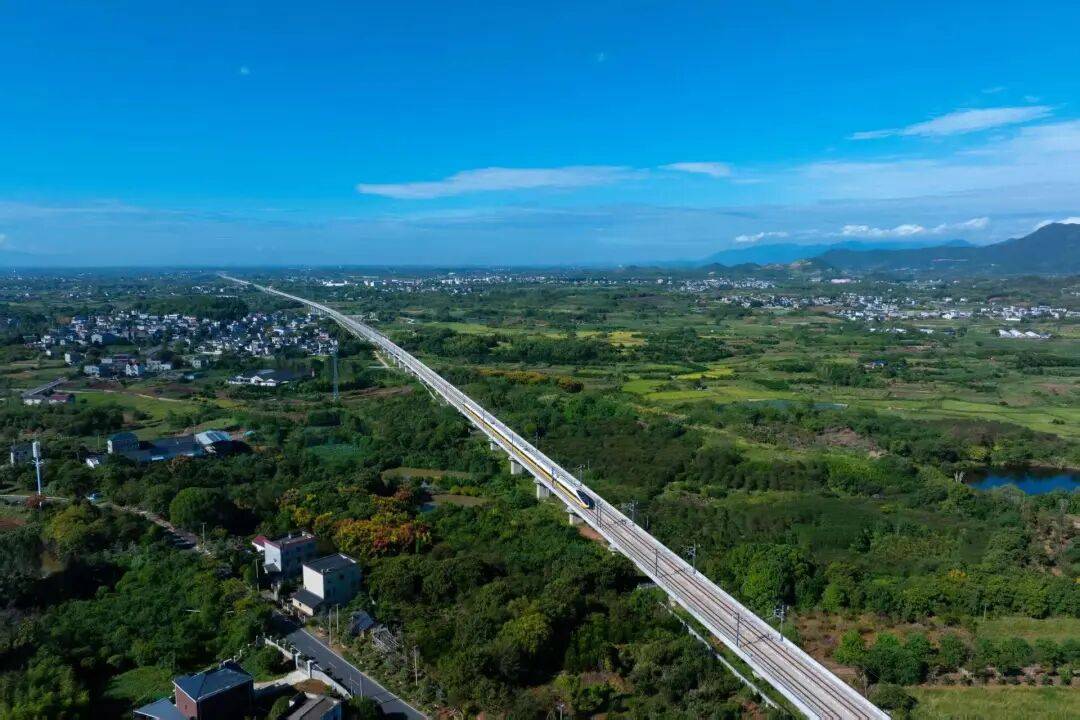 時速385公里！杭州重要高鐵<strong></p>
<p>宏鑫機械設(shè)備有限公司
</strong>，迎來好消息:宏鑫機械設(shè)備有限公司
