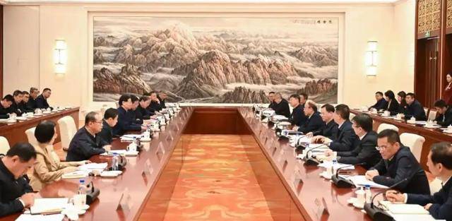 遼寧省委書記、省長(zhǎng)在京與部分中央企業(yè)分別舉行工作會(huì)商:宏鑫機(jī)械設(shè)備有限公司
