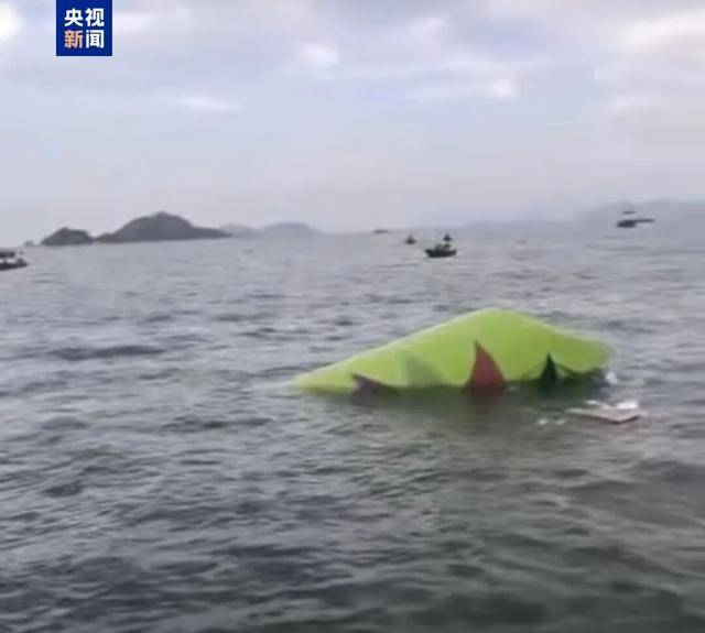 凌晨突發(fā)！香港機場一貨機沖出跑道墜海<strong></p>
<p>宏鑫機械設(shè)備有限公司
</strong>，撞地勤車致2人遇難:宏鑫機械設(shè)備有限公司
