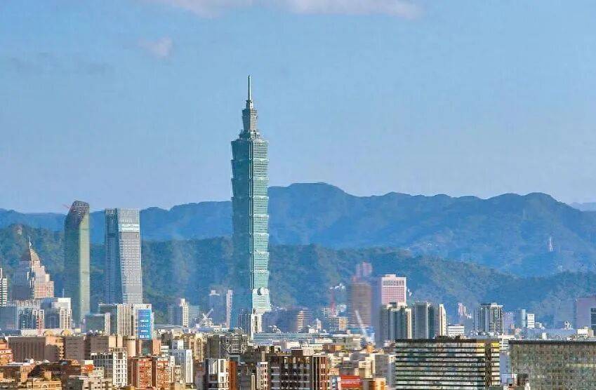 與鄭麗文交流<strong></p>
<p>宏鑫機械設(shè)備有限公司
</strong>，中國人的志氣、骨氣、底氣:宏鑫機械設(shè)備有限公司
