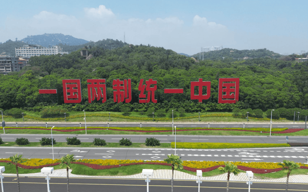 沉寂24小時(shí)后<strong></p>
<p>宏鑫機(jī)械設(shè)備有限公司
</strong>，大陸致賀電，鄭麗文遞出三句話，兩岸同屬中華民族:宏鑫機(jī)械設(shè)備有限公司
