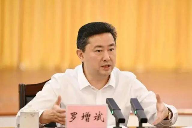 兩名近70歲中管干部被查；副部級干部王波被判死緩:宏鑫機械設備有限公司
