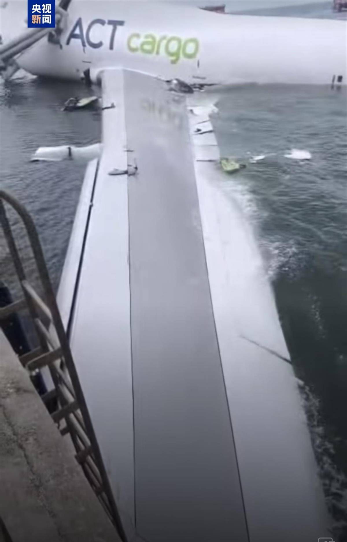 資深機長解讀“香港機場貨機沖出跑道撞車墜?！保猴w機偏出跑道前<strong></p>
<p>宏鑫機械設(shè)備有限公司
</strong>，不排除撞到障礙物可能:宏鑫機械設(shè)備有限公司
