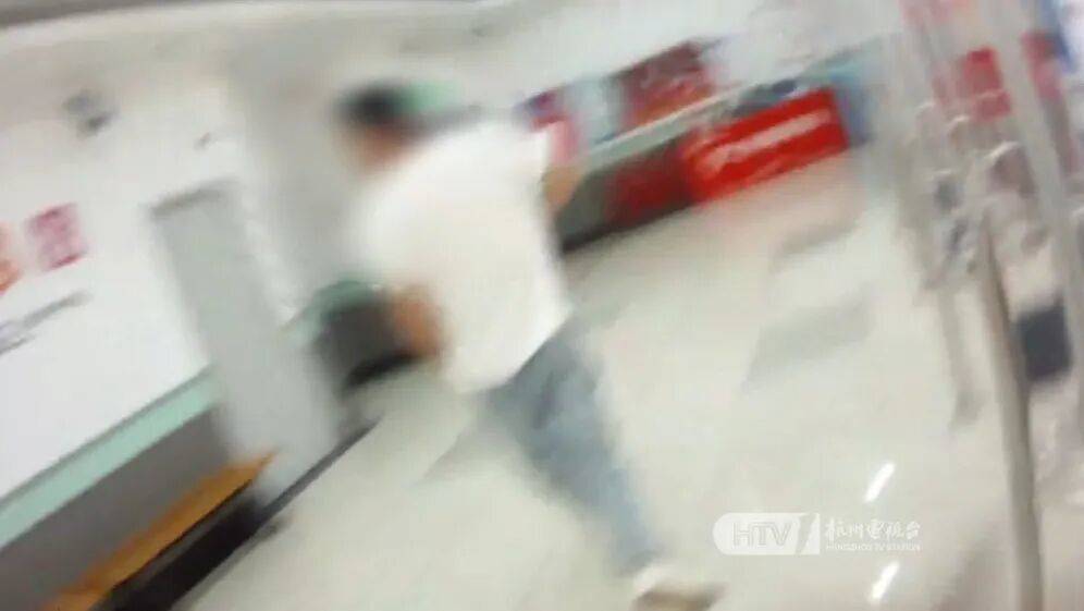 杭州男子為女友買10000元超市卡，被民警狂追10分鐘：“跑什么，是來保護你的！”:宏鑫機械設備有限公司

