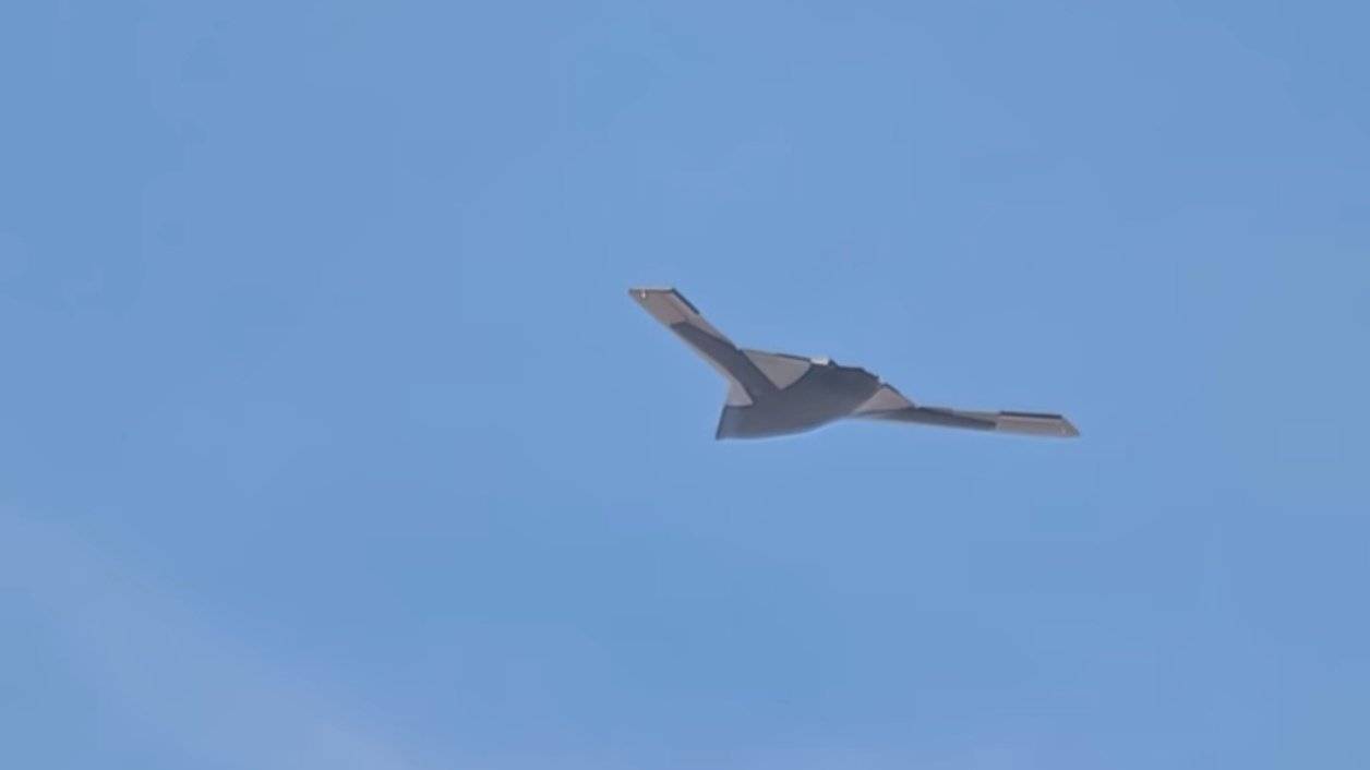 外媒關(guān)注我國(guó)巨大飛翼構(gòu)型無人機(jī)試飛:宏鑫機(jī)械設(shè)備有限公司
