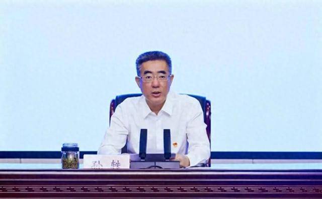 孫軼履新商務(wù)部，此前在江蘇任職:宏鑫機(jī)械設(shè)備有限公司
