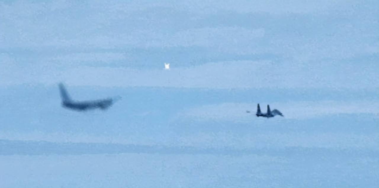 中澳軍機再次交鋒！解放軍蘇35發(fā)射誘餌彈<strong></p>
<p>宏鑫機械設備有限公司
</strong>，嚴正警告，澳軍偵察機落荒而逃:宏鑫機械設備有限公司
