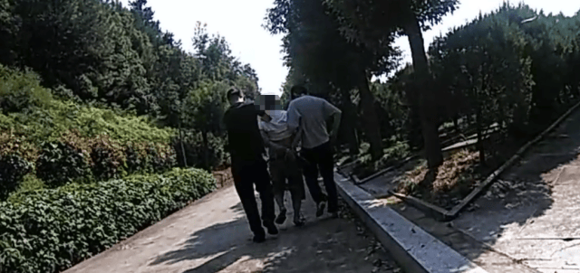 民警在公墓抓獲一嫌疑人<strong></p>
<p>宏鑫機械設備有限公司
</strong>，查獲假發(fā)、人臉面具……:宏鑫機械設備有限公司
