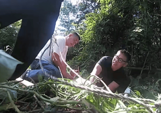 民警在公墓抓獲一嫌疑人<strong></p>
<p>宏鑫機械設備有限公司
</strong>，查獲假發(fā)、人臉面具……:宏鑫機械設備有限公司
