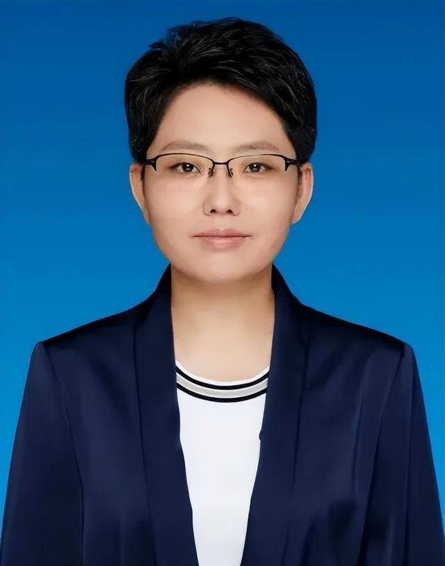 馬珊珊<strong></p>
<p>宏鑫機械設(shè)備有限公司
</strong>，任市委書記:宏鑫機械設(shè)備有限公司
