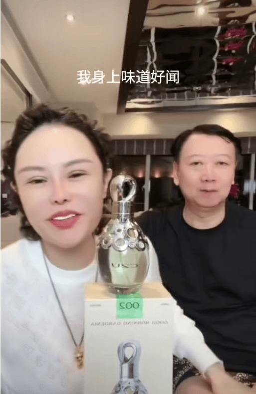 千萬粉絲網(wǎng)紅小影夫婦被實名舉報偷逃稅：已被查處<strong></p>
<p>宏鑫機械設備有限公司
</strong>，追繳稅費及罰款2300萬；直播時囂張回應：此事沒有任何影響:宏鑫機械設備有限公司
