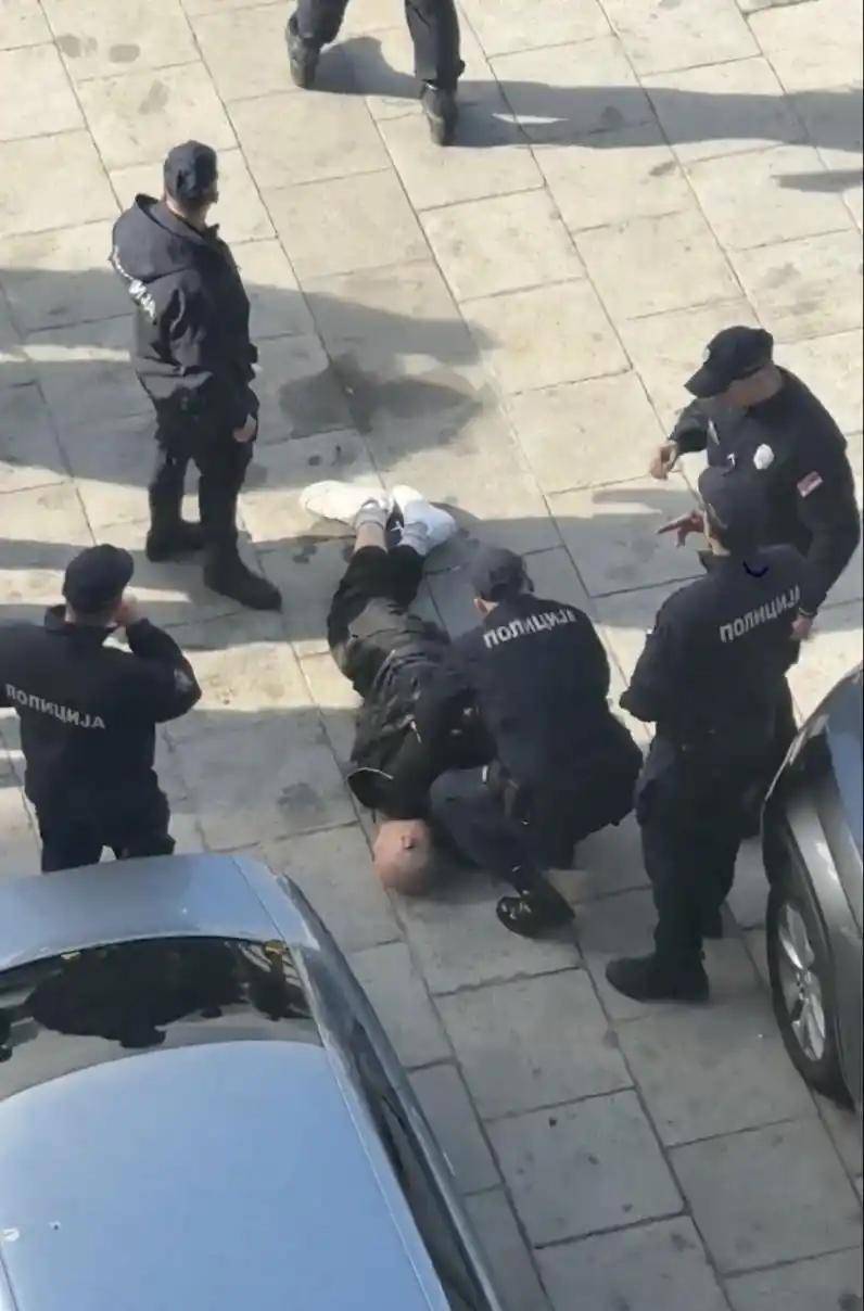 外媒：塞爾維亞國民議會(huì)大廈外發(fā)生槍擊事件<strong></p>
<p>宏鑫機(jī)械設(shè)備有限公司
</strong>，武契奇發(fā)聲:宏鑫機(jī)械設(shè)備有限公司
