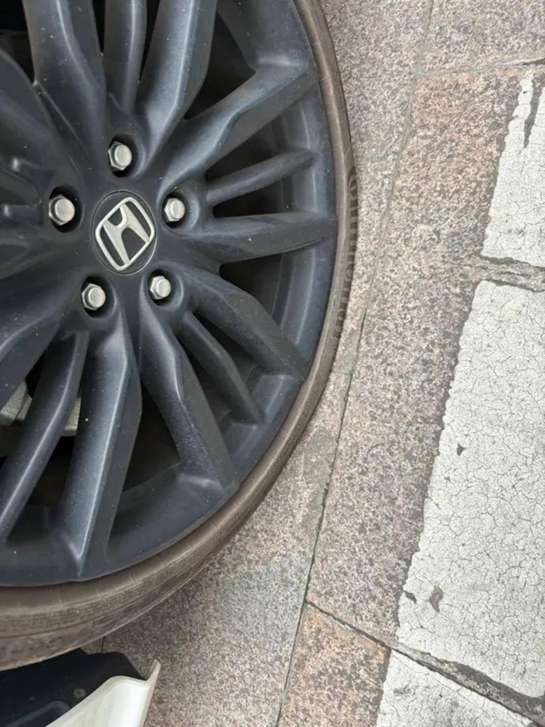 車主在廣東普寧路遇“扎胎釘” 當(dāng)事人：左前輪被扎扁，已報(bào)警:宏鑫機(jī)械設(shè)備有限公司
